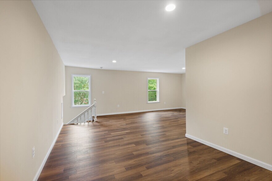 More Photos Of 8519 Chestnut Ave, Bowie Storefront For Sale