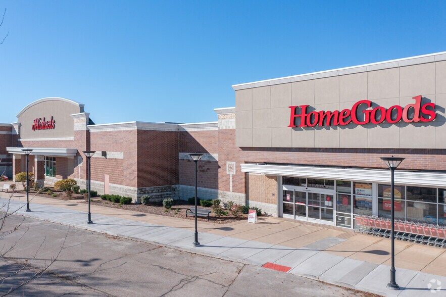 More Photos Of 702-750 S Randall Rd, Algonquin Unknown For Lease