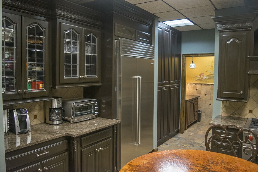 More Photos Of 5845 49th St, Lubbock Warehouse For Lease