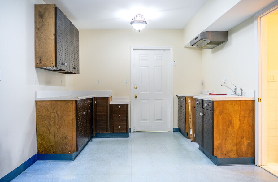 More Photos Of 2563 Main St, Stratford Medical For Lease