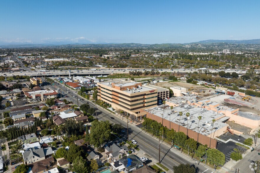 More Photos Of 625 N Grand Ave, Santa Ana Office For Lease