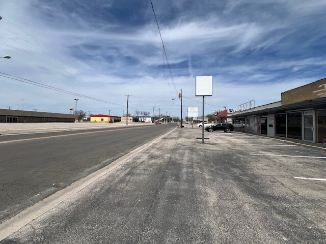 More Photos Of 802-806 N Gray St, Killeen Freestanding For Sale