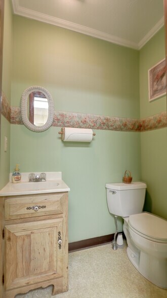 More Photos Of 762 Pre Emption Rd, Geneva Veterinarian Kennel For Sale