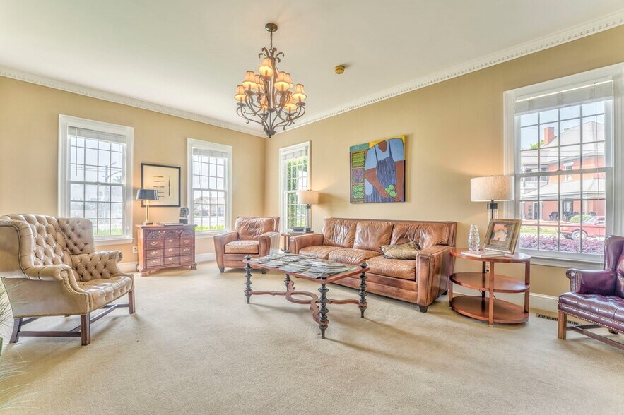 More Photos Of 417 Court St, Calhoun Office For Sale