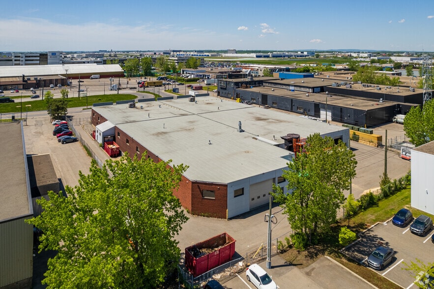 More Photos Of 235 Montee De Liesse, Saint-Laurent Manufacturing For Sale