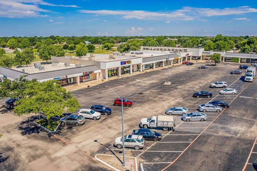 More Photos Of 2963-3055 W 15th St, Plano Unknown For Lease