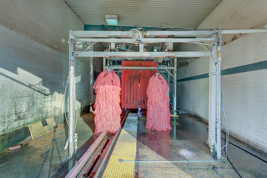 More Photos Of 1112 E Bert Kouns Industrial Loop, Shreveport Carwash For Sale