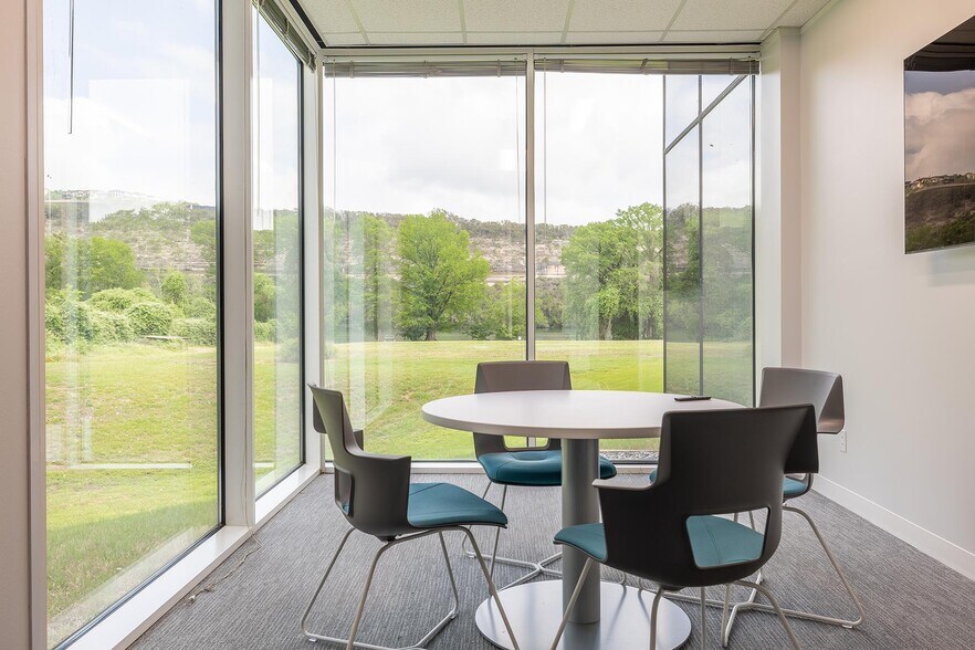 More Photos Of 5000 Plaza On The Lake Dr, Austin Coworking Space