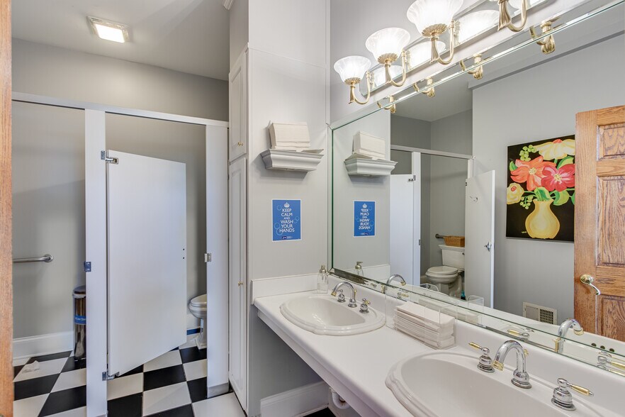 More Photos Of 55 Scott St, Buford Office For Lease