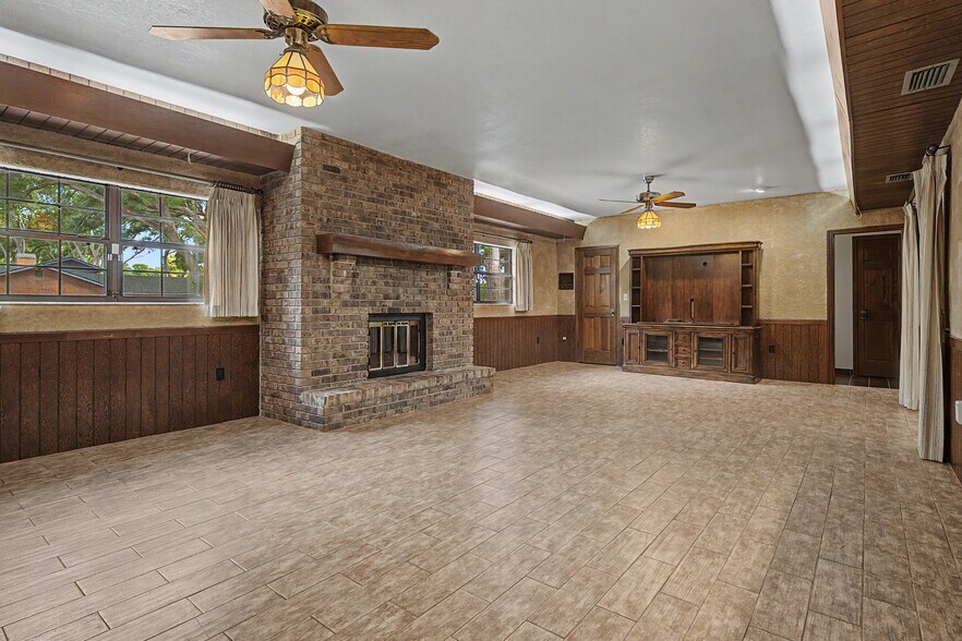 More Photos Of 2160 Laurence Dr, Clearwater Office For Sale