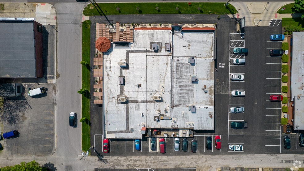 More Photos Of 4784 N High St, Columbus Freestanding For Lease