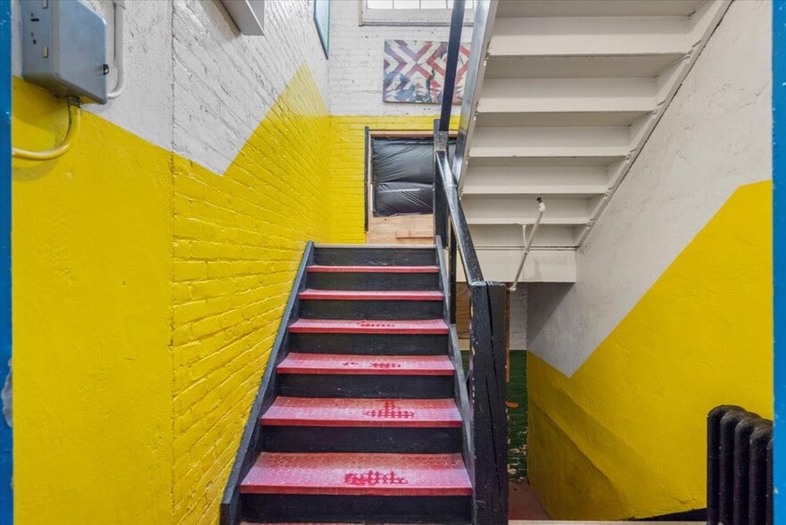 More Photos Of 2000 Brooklyn St, Detroit Warehouse For Lease