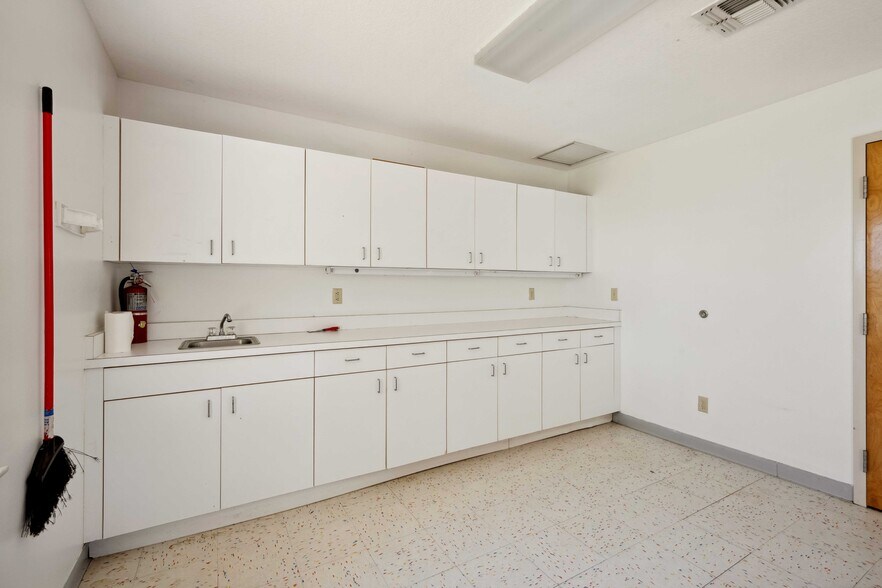 More Photos Of 38022 River Rd, Dade City Medical For Lease