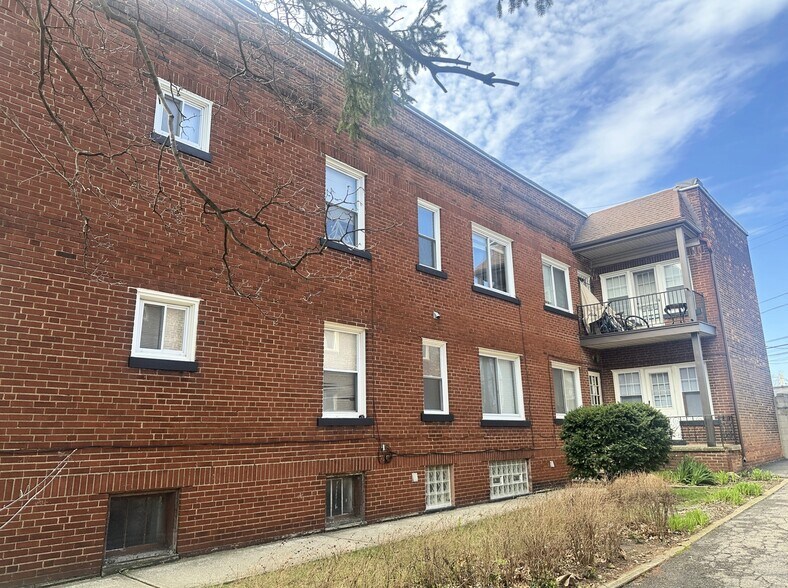 More Photos Of 1578 W 116th St, Cleveland Apartments For Sale