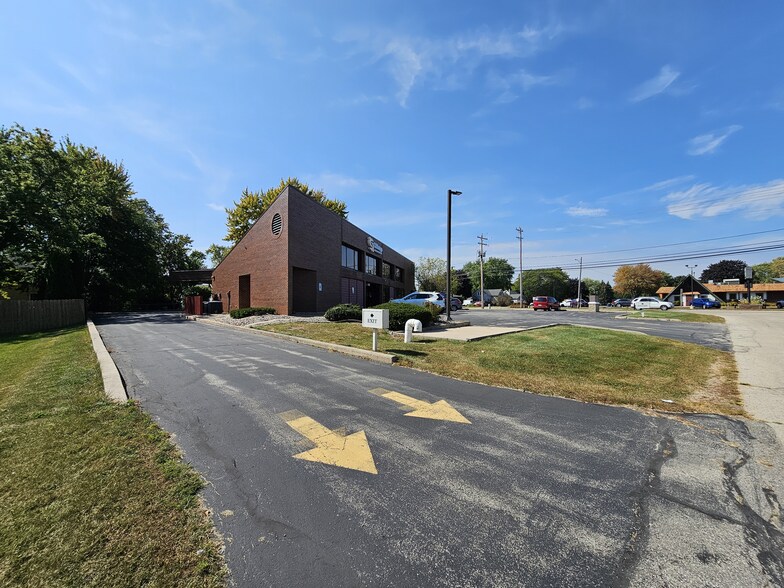 More Photos Of 1093 Appleton Rd, Menasha Office For Sale