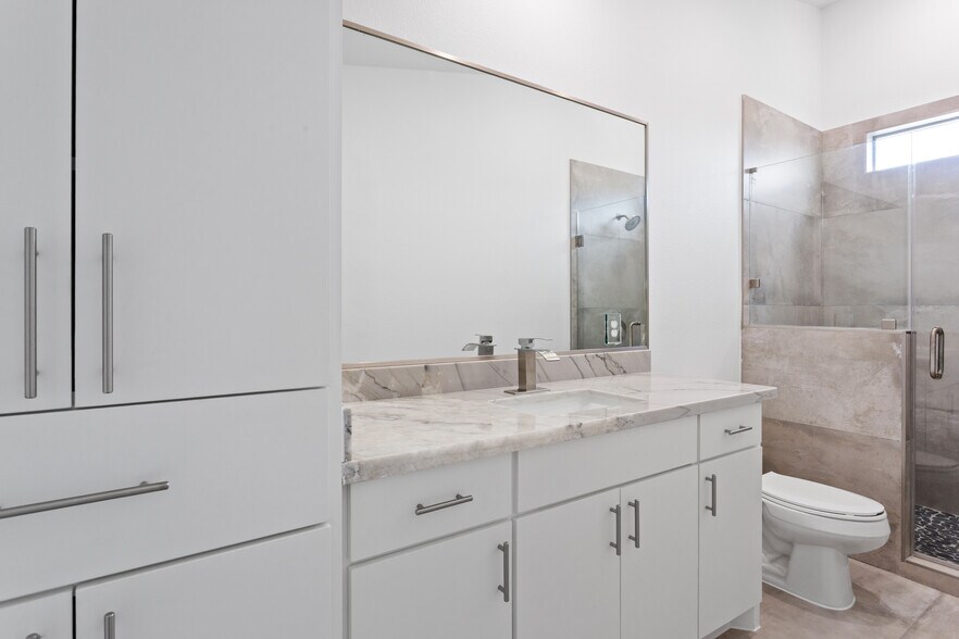 More Photos Of 319 Eastwood St, Houston Apartments For Sale