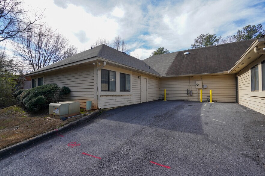 More Photos Of 2950 Stone Hogan Connector Rd SW, Atlanta Medical For Sale