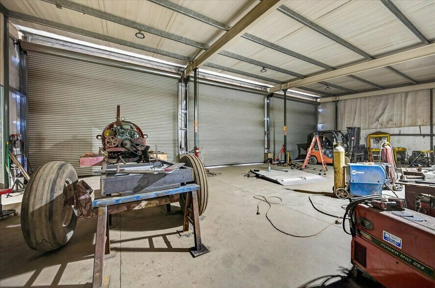 More Photos Of 149 Ashland ave, Lindsay Industrial For Sale