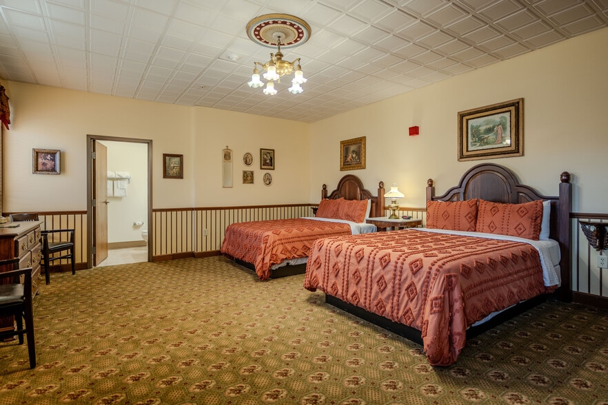 More Photos Of 35 W Jackson St, Millersburg Hotel For Sale