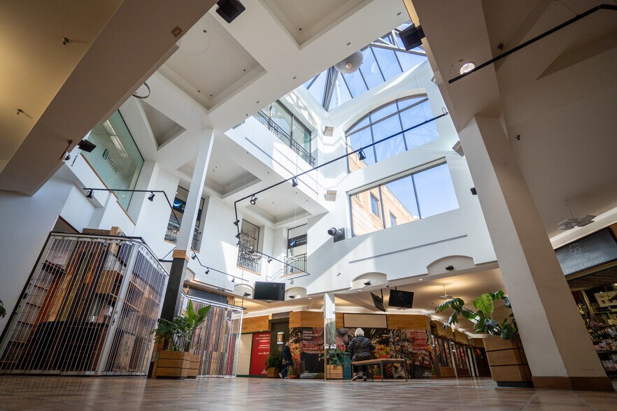 More Photos Of 145 Boul Saint-Joseph, St-Jean Office For Lease