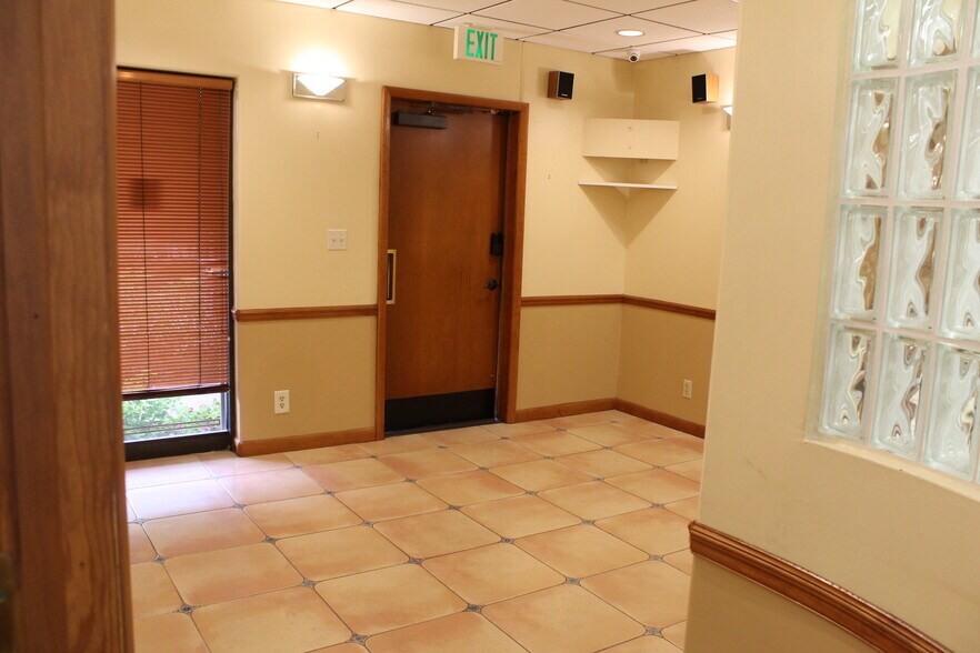 More Photos Of 7800 W Oakland Park Blvd, Sunrise Medical For Sale