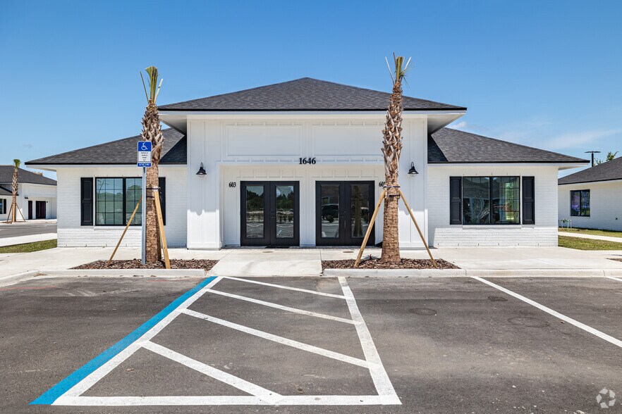 More Photos Of 1620 Corsair Ln, Middleburg Medical For Sale