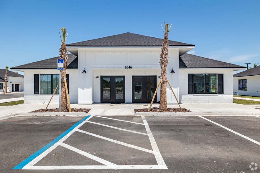 More Photos Of 1638 Corsair Ln, Middleburg Medical For Sale