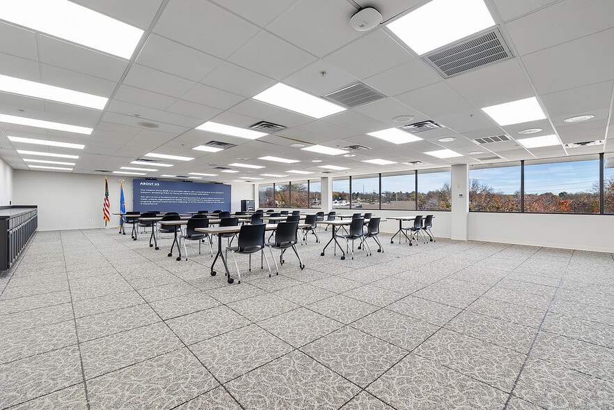 More Photos Of 2087 E 71st St, Tulsa Office For Lease