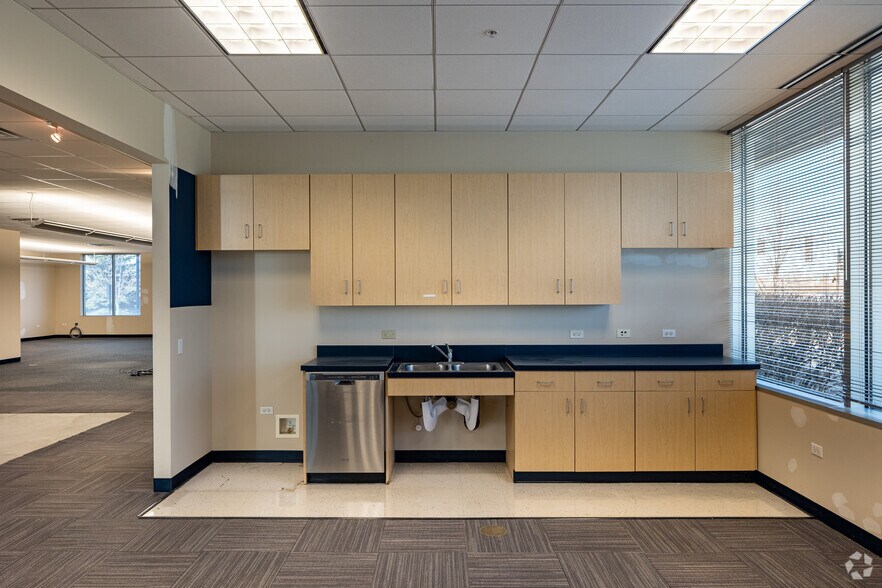 More Photos Of 2601 Patriot Blvd, Glenview Office For Lease