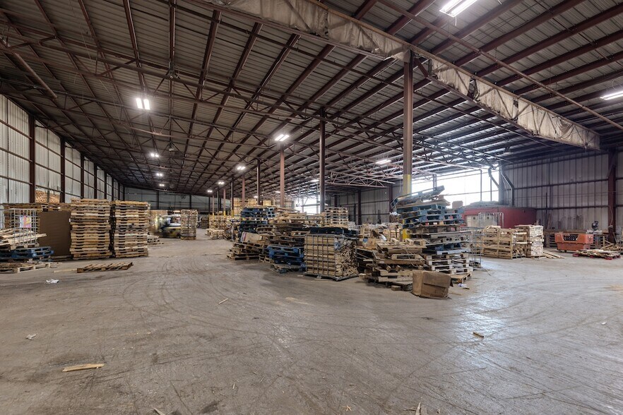 More Photos Of 1200 Bissell St, Venice Warehouse For Sale
