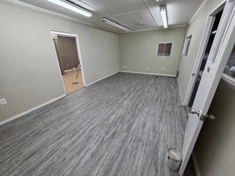 More Photos Of 915 Curtis St, Monroe Distribution For Lease