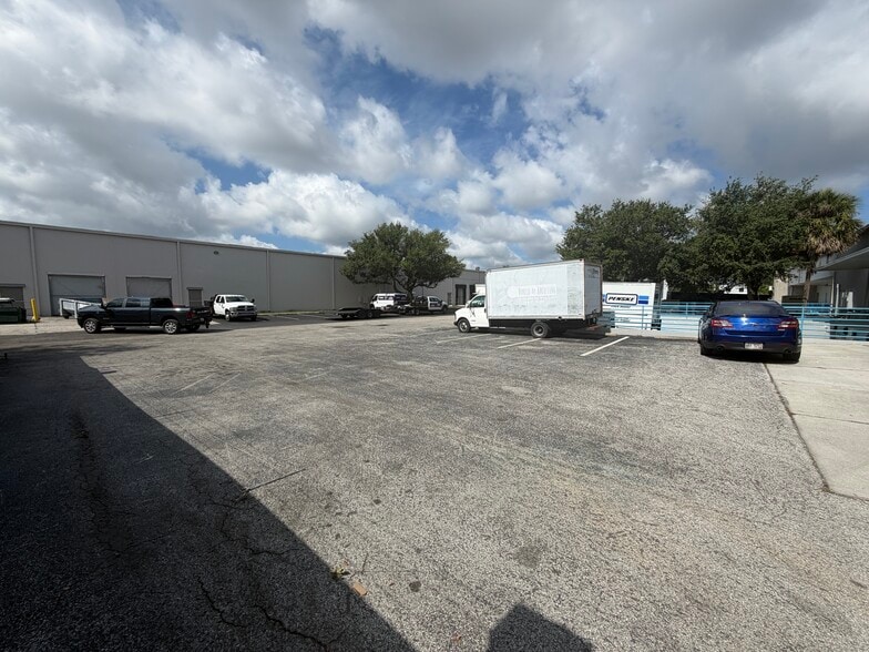 More Photos Of 12105 N 28th St, Saint Petersburg Warehouse For Lease
