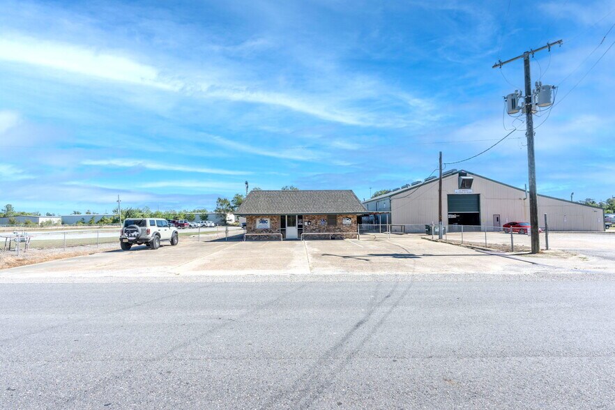 More Photos Of 222 Walcot Rd, Westlake Warehouse For Sale