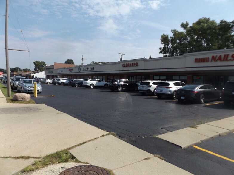 More Photos Of 1127 S Arlington Heights Rd, Arlington Heights General Retail For Lease
