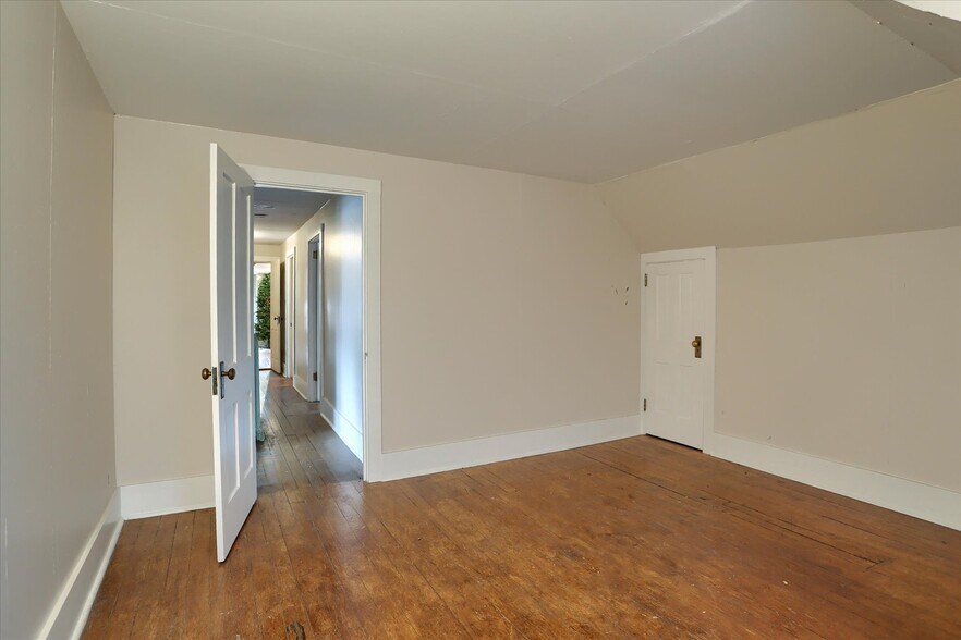 More Photos Of 3 S Market St, Shamokin Flex For Sale