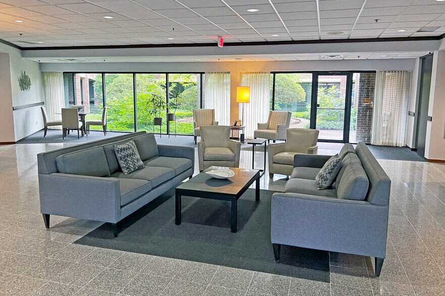 More Photos Of 7 W Square Lake Rd, Bloomfield Hills Coworking Space