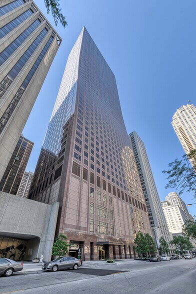 More Photos Of 737 N Michigan Ave, Chicago Office For Lease