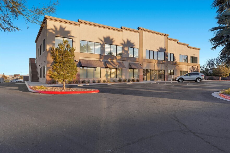 More Photos Of 7080 La Cienega St, Las Vegas Office For Sale
