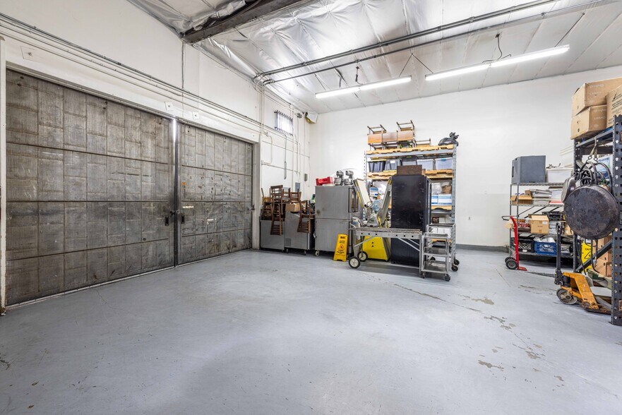 More Photos Of 1632 Colorado Blvd, Los Angeles General Retail For Sale