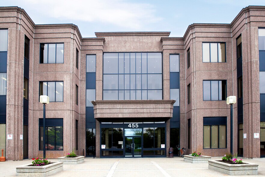 More Photos Of 455 Boul Fénelon, Dorval Office For Sale