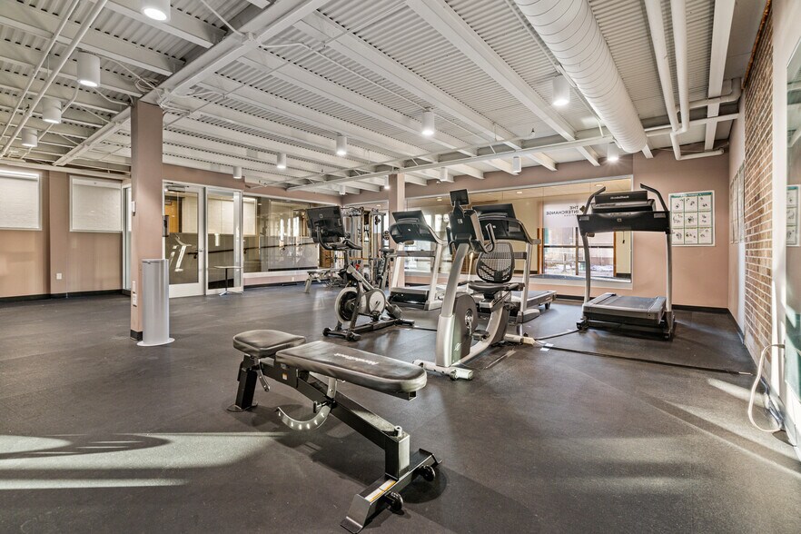 More Photos Of 2361 W Highway 36, Roseville Unknown For Lease