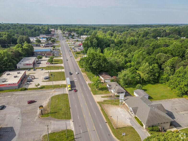 More Photos Of 2180 Northwest Blvd, Newton Medical For Sale