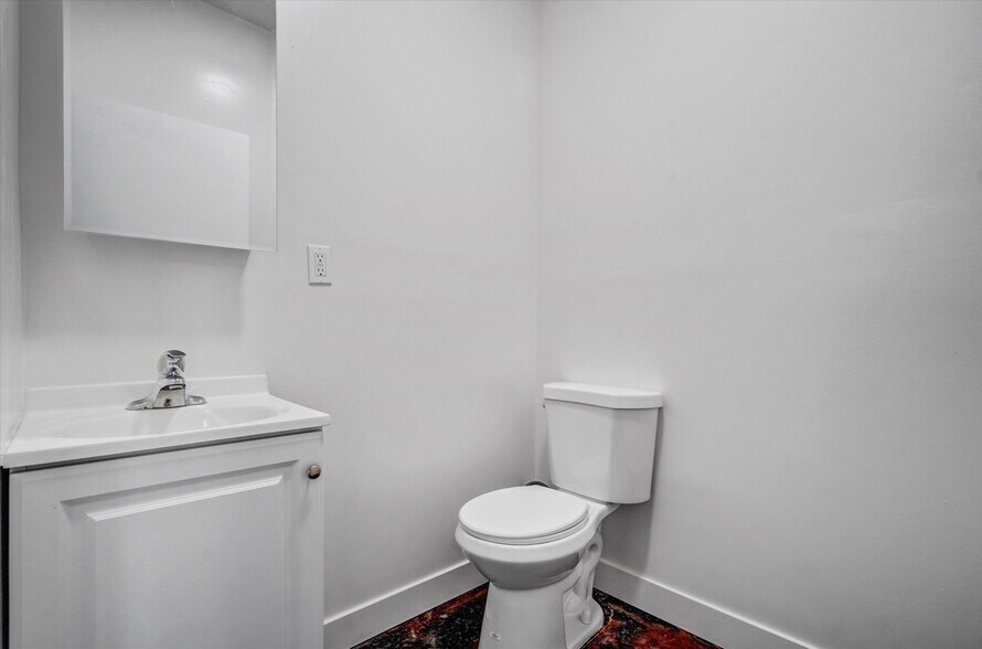 More Photos Of 520 W Pacific Coast Hwy, Long Beach Flex For Sale