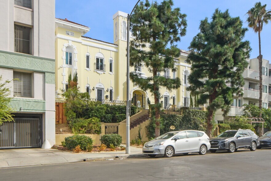 More Photos Of 320 S Kingsley Dr, Los Angeles Apartments For Sale