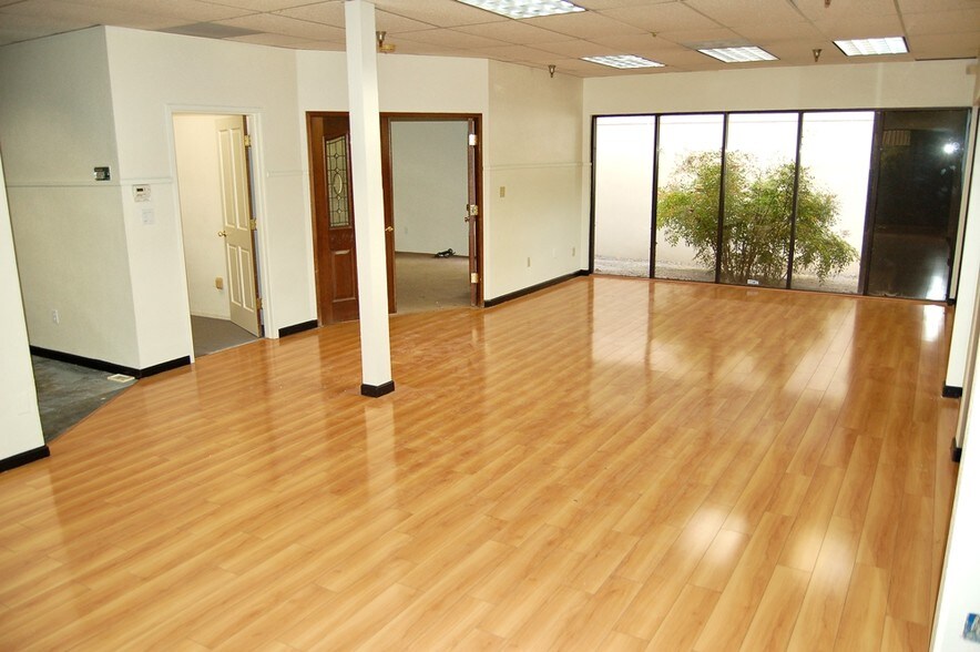 More Photos Of 554 Martin Ave, Rohnert Park Warehouse For Lease