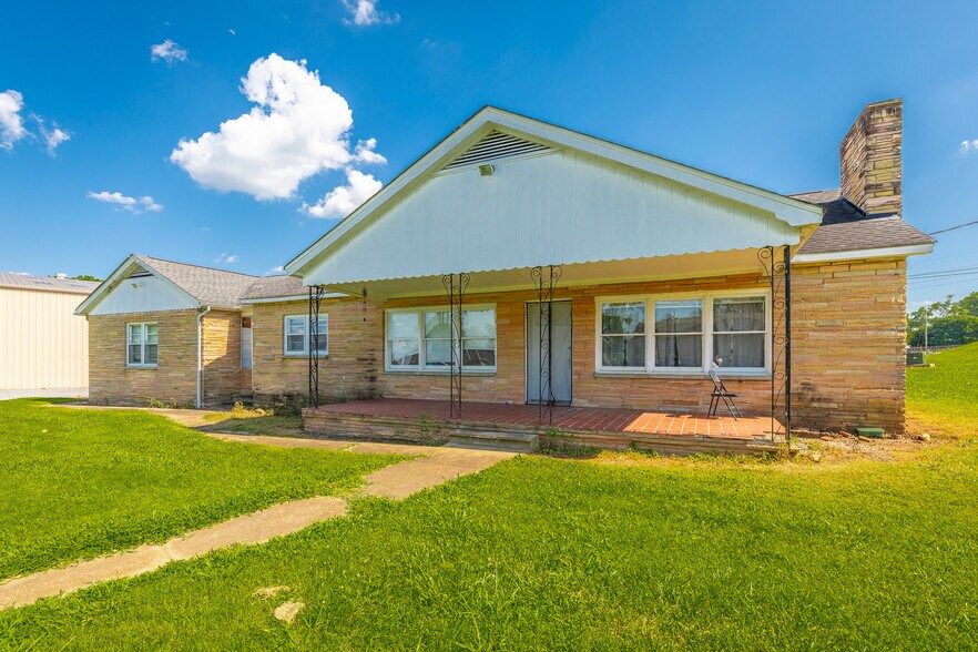 More Photos Of 1208 SW, Cleveland Warehouse For Sale