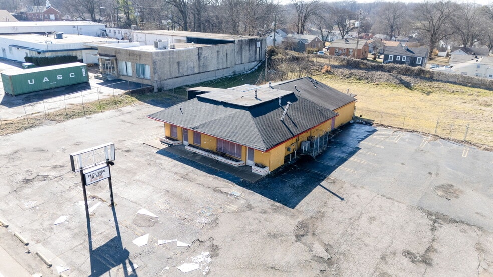 More Photos Of 2291 Elvis Presley Blvd, Memphis Freestanding For Sale