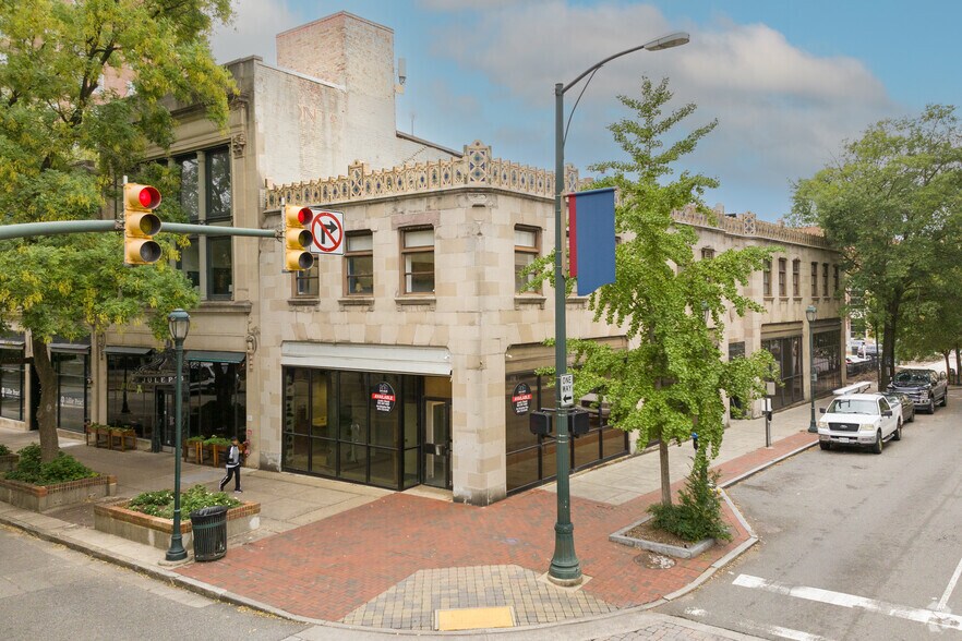 More Photos Of 424 E Grace St, Richmond Bank For Lease