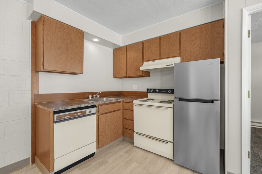 More Photos Of 118 Engle Ave, Molalla Storefront For Sale