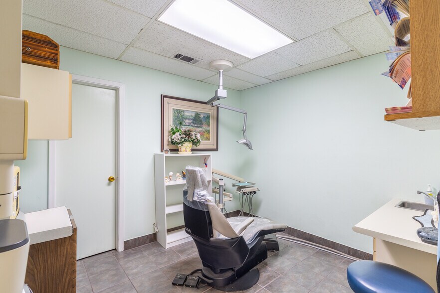 More Photos Of 2205 Clinton Dr, Galena Park Medical For Lease